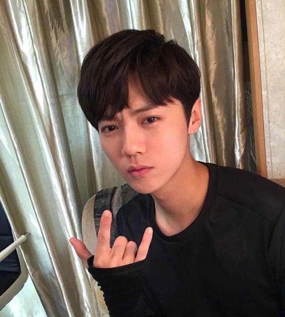 4位卸妆后的小鲜肉评分出炉：终于出来一个破满分，鹿晗只得97分