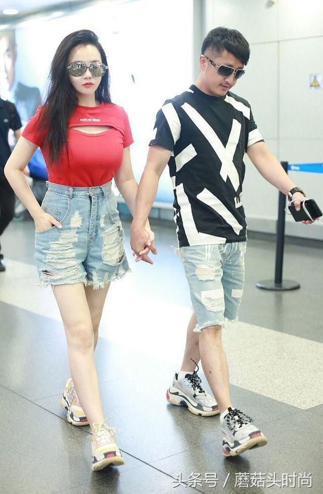 一看冉莹颖这细腰,平时私下无数次汗水付出,才有这等傲人的身材