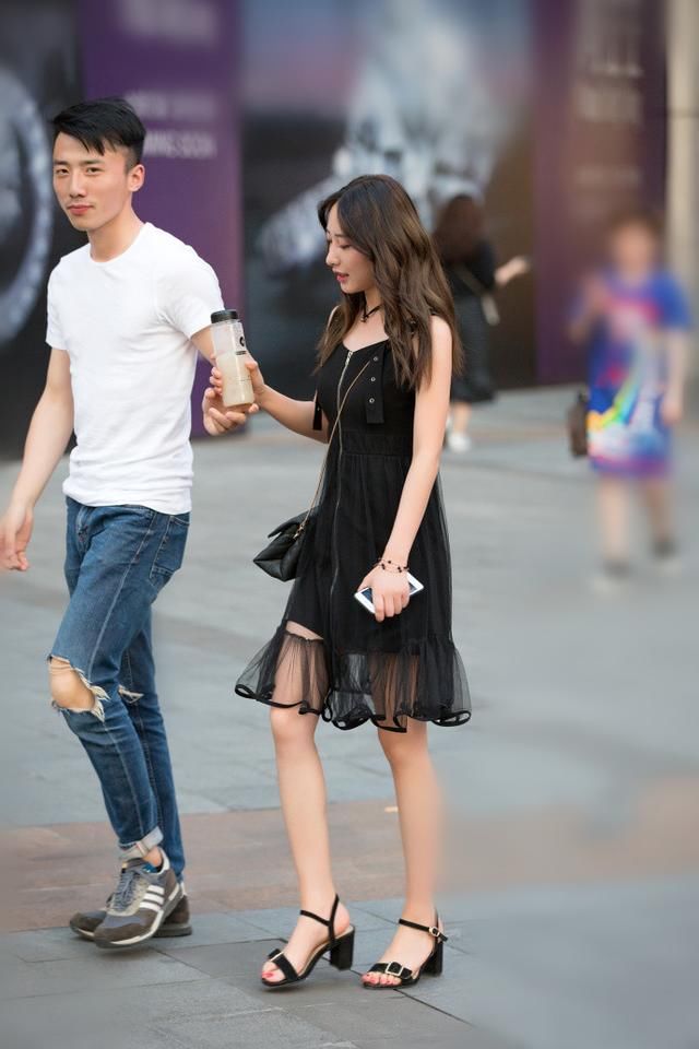 街拍，五款干练又显瘦的时尚穿搭，优雅又端庄，很适合成熟女人