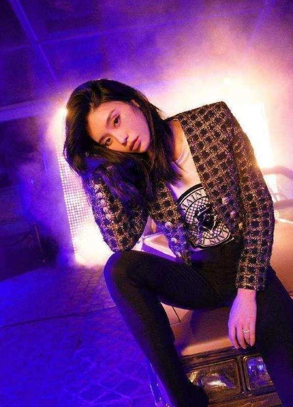 看了奚梦瑶的腿, 男人都要怀疑人生, 网友: 谁能受得了啊?