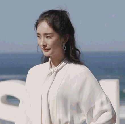 唐嫣短发老10岁,娜扎被夸仙女,热巴好惨