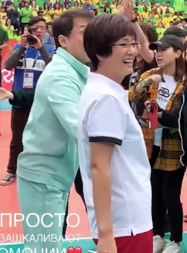 演员巩俐中国女排