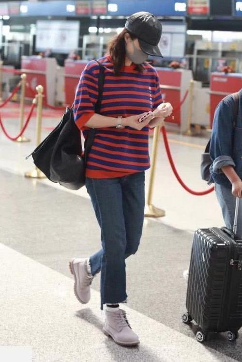 蒋欣穿直筒裤与辣妈霍思燕撞衫，居然一点儿没输！重回颜值巅峰