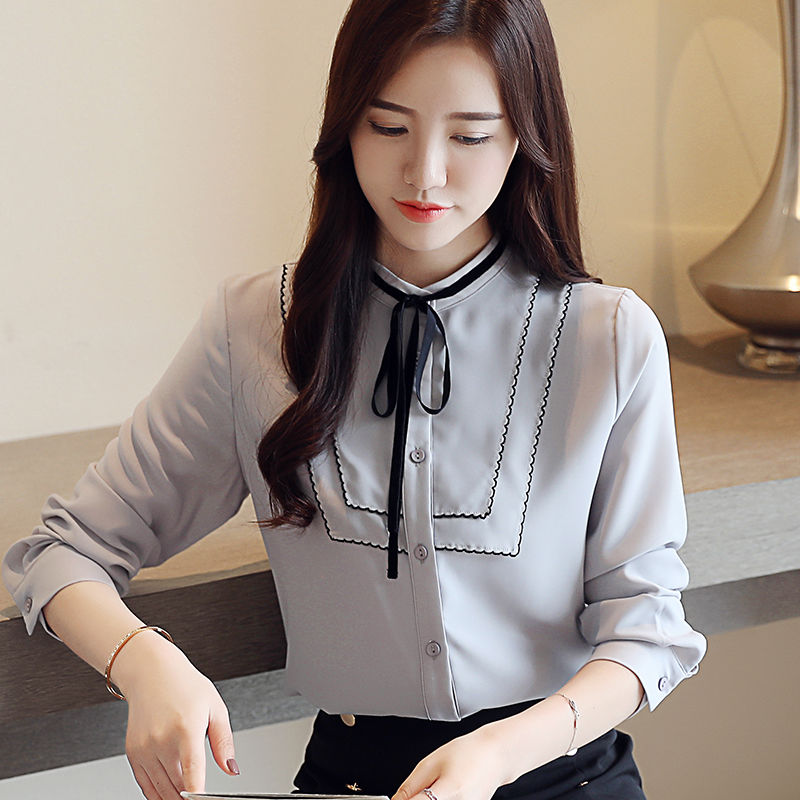 过时的衣服收起来吧，女人今秋穿小香风衬衫，才知道什么叫优雅美