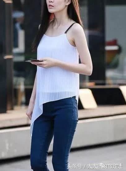 超凡脱俗的牛仔裤搭配,堪称牛仔裤的最高境界