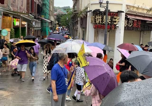 鼓浪屿导游威胁游客：不能一竿子打翻一船人，鼓浪屿口碑值得肯定