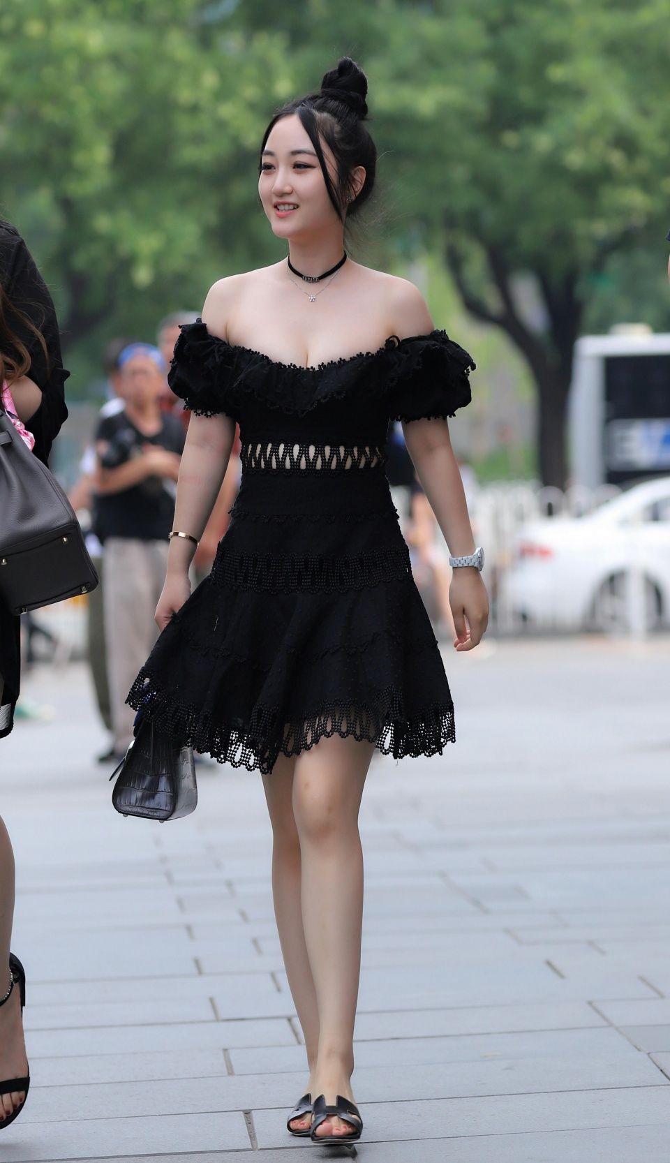 街拍：北京这个屯的时尚美眉真多，你觉得哪位最养眼？