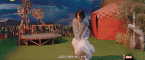 《幻乐之城》就是王菲带领的大型时装秀