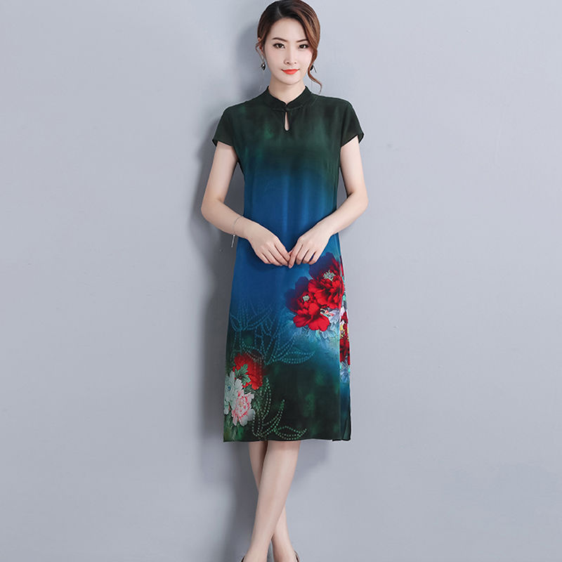 姐姐结婚，妈妈竟然一袭旗袍出场，惊艳了全场~