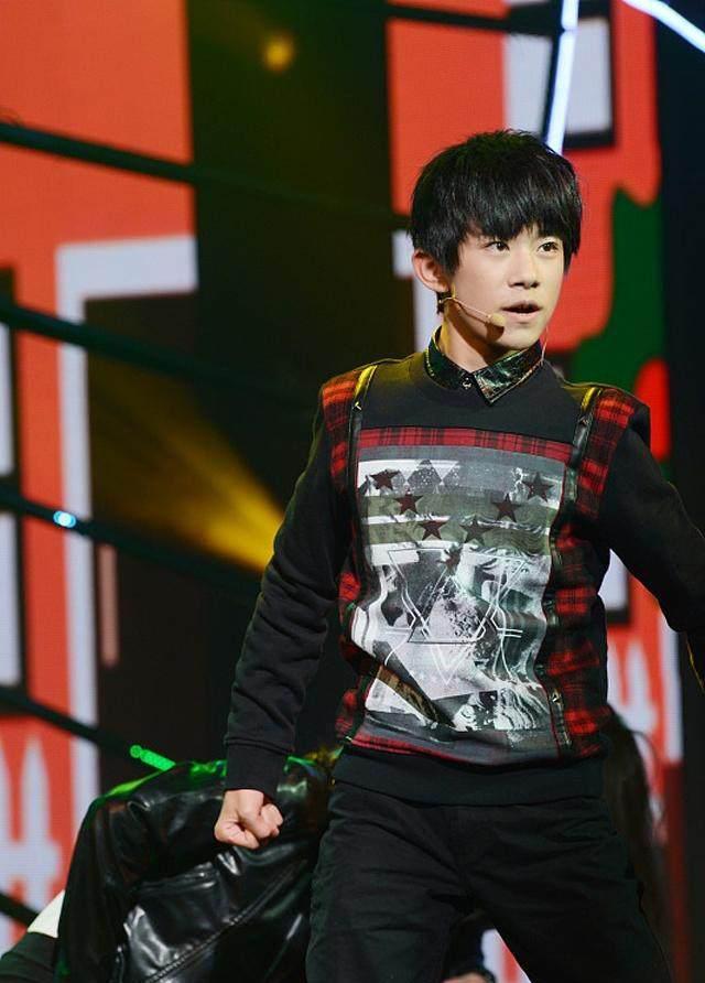 易烊千玺和王俊凯同框,两个人的穿衣风格差距,却如此之大!