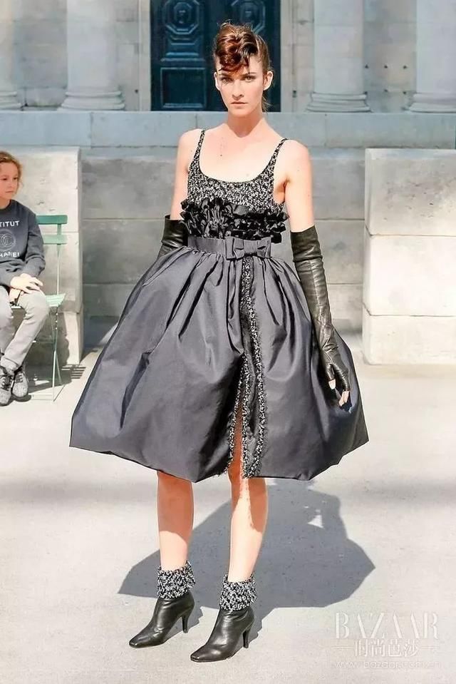 塞纳河倒映的Chanel高定，流淌的是左岸的旧时光