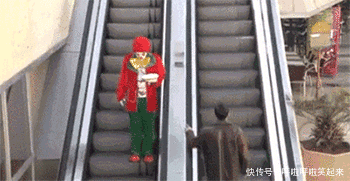 【可怕】GIF搞笑趣图:开车水平不行啊!是不是女司机啊!太可怕了!