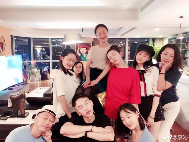 周迅李沁戏内是宠妃，戏外素颜也能打！