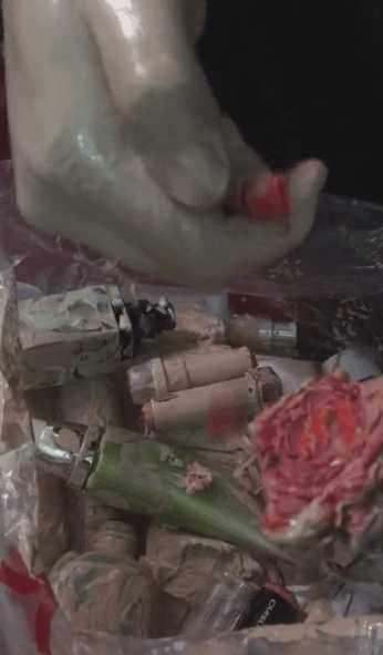 江苏男子讨厌女友化妆, 将其化妆品“糟蹋”网友称: 活着不好吗?