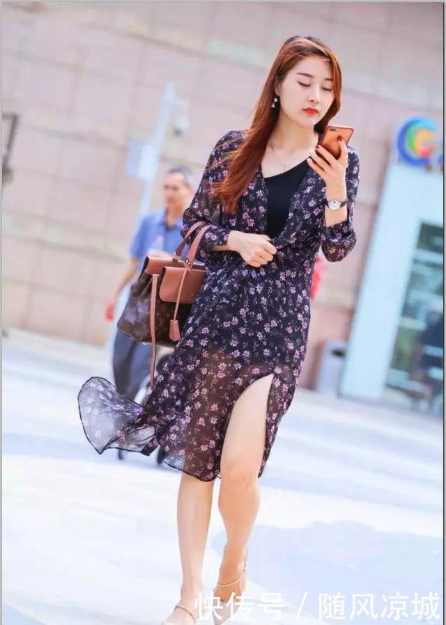 美女■街拍：穿黑色纱裙的长腿美女,漂亮高挑！