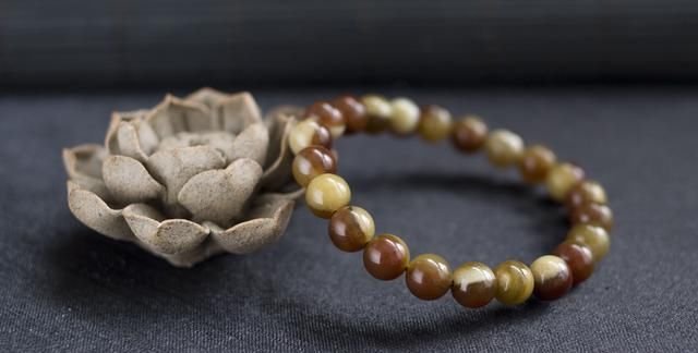 手串@炫耀手串用什么样的姿势，才能够达到最佳效果？