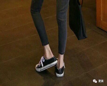 杨紫和关晓彤体重相同却被吊打，只因这个部位粗显胖20斤！