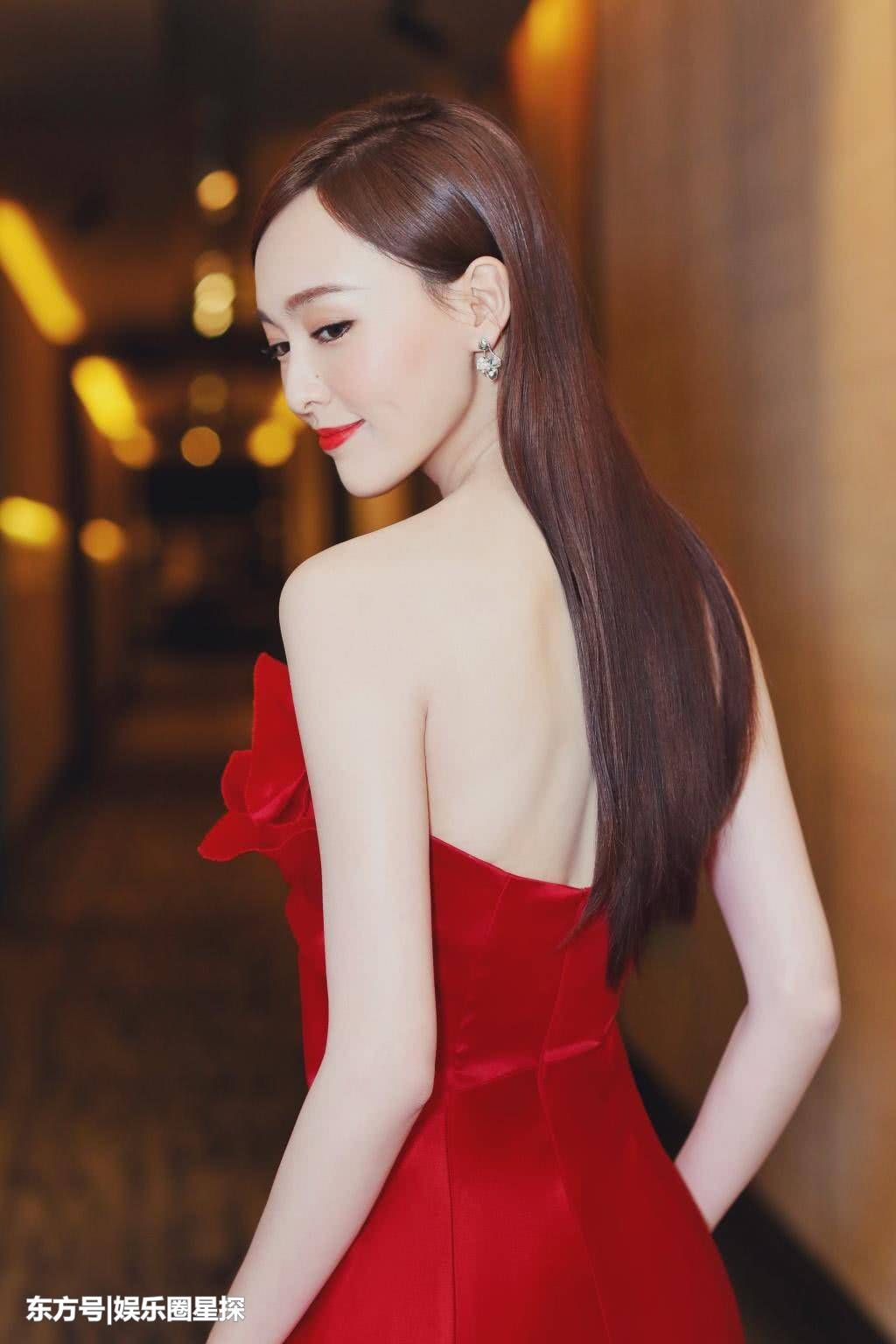 唐嫣半夜发文分手秒删?罗晋三字回应坐实，杨幂:各自安好!