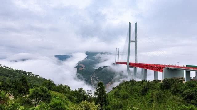 世界上最高的大桥，相当于200层高楼，给云贵人民带来了福音