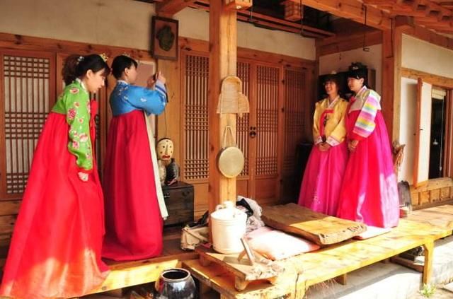 韩国人来中国旅游，买了20条烟10瓶茅台，看到账单后却退掉？