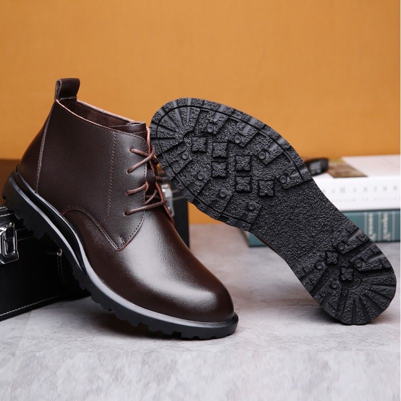 皮靴已经过时了，今年流行这种军靴，上脚让你豪气万丈