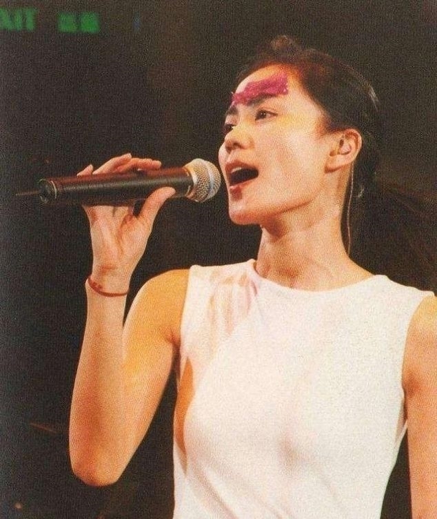 『风华绝代』不老女神!38张王菲的珍贵老照片曝光,真的是天生丽质,风华绝代