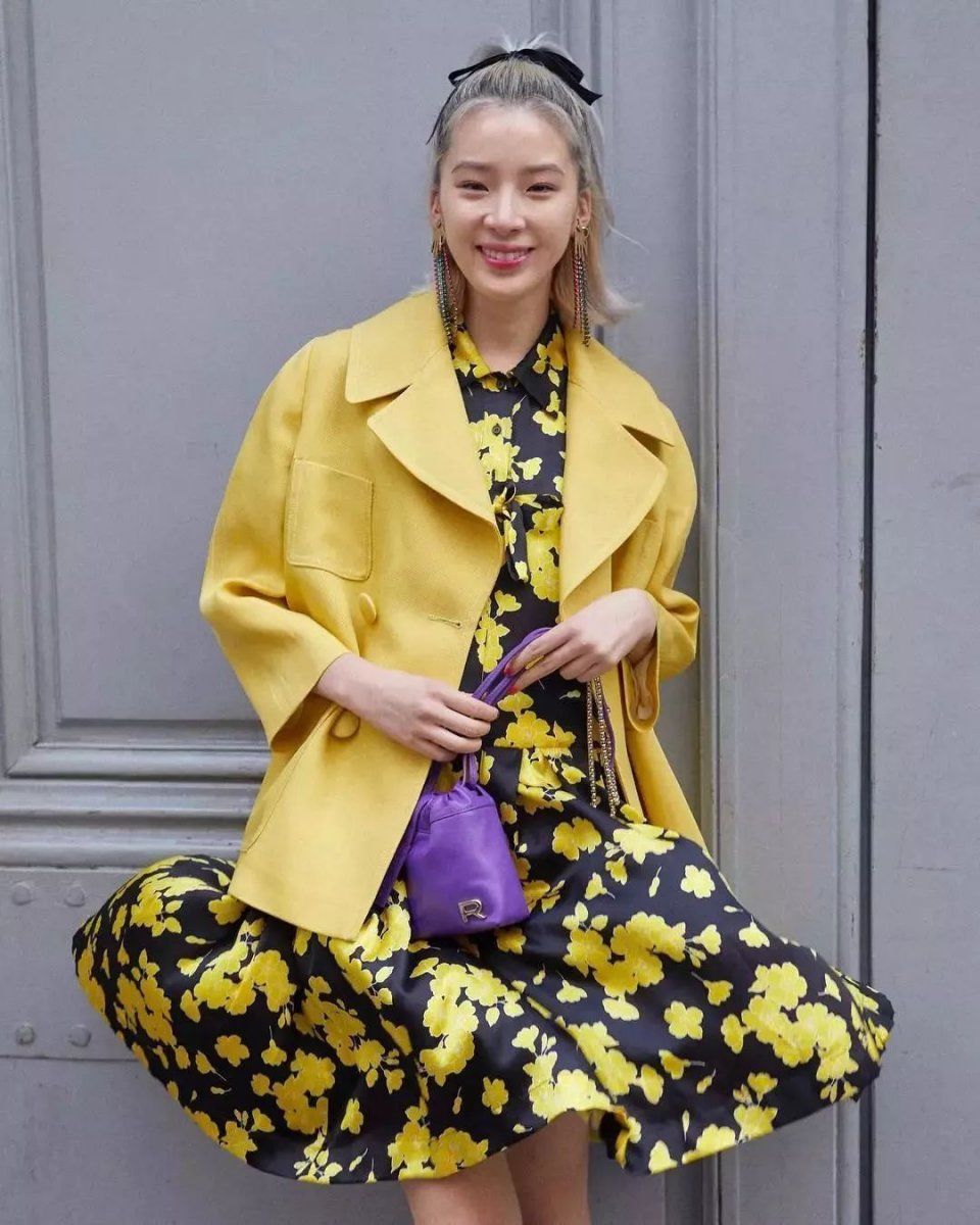 初秋这些颜色穿在一起,显白又高级!