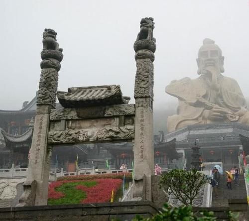 江苏最能赚钱的名山，一座山分成两个景区，各要各的门票