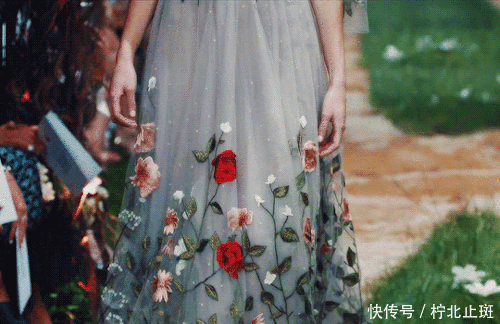 『春天』听说,春天跟碎花裙更配,气质绝佳!