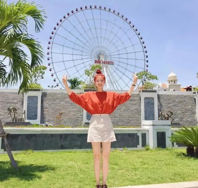  气质@衬衫＋半身裙、针织衫＋半身裙，春天这样搭配，才足够时髦显气质！