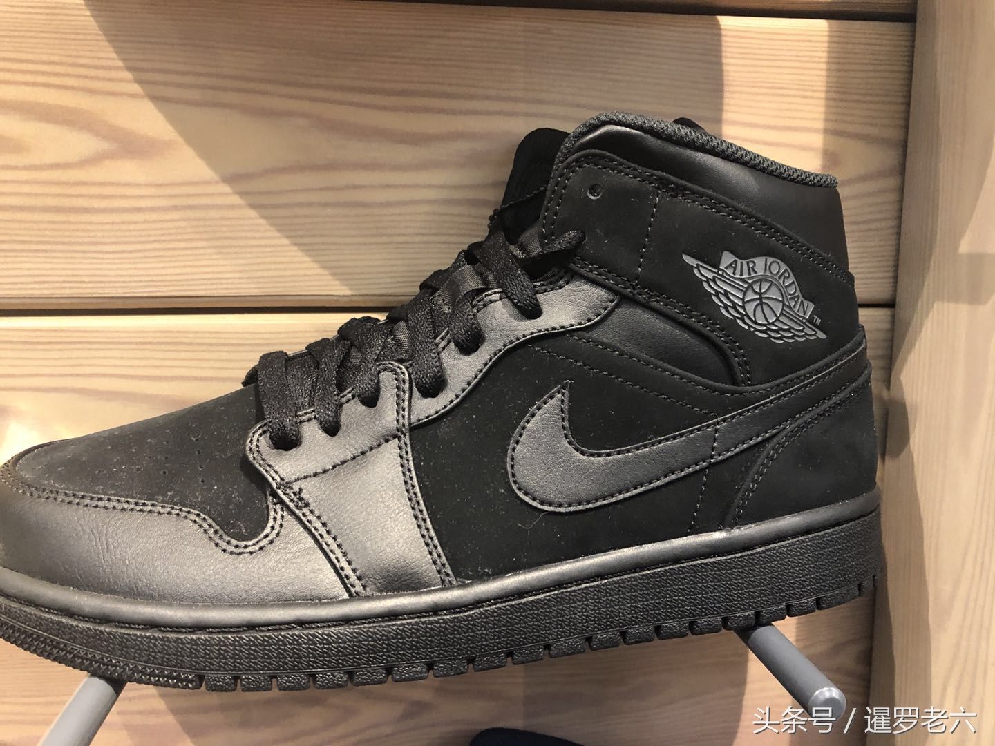 Air Jordan 1在俄罗斯咋卖那么便宜?九种配色，黑红最霸气!