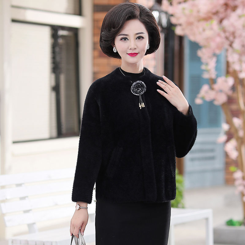 哇塞!谁说50岁就老了!老妈换上气质秋装，美得像才35