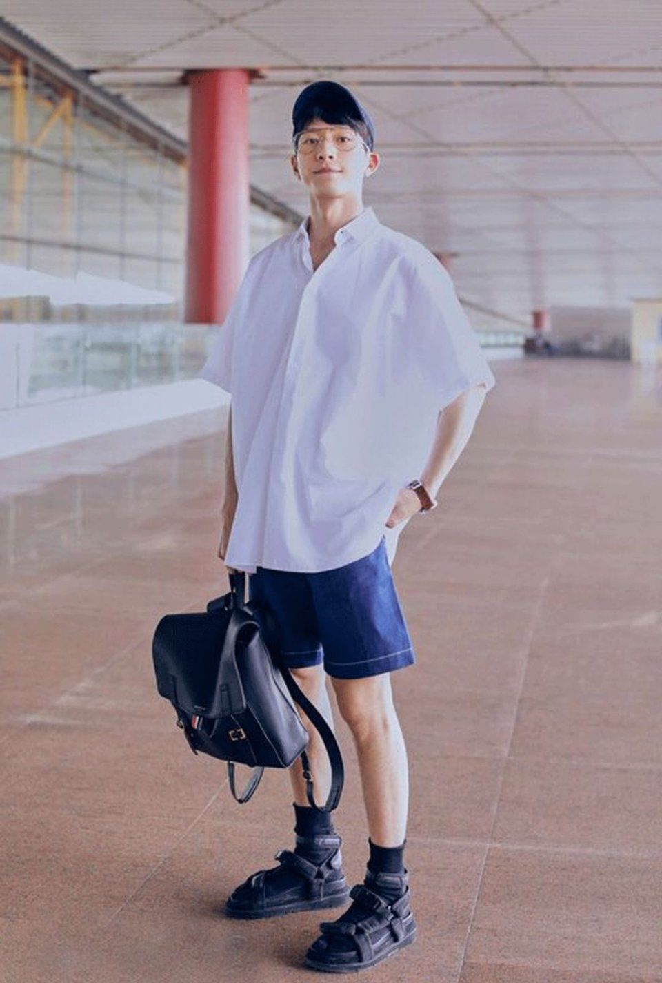 他和你男人一样只穿基本款，为啥他这么时髦?