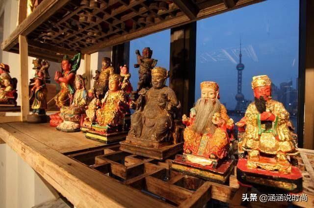 为什么寺庙禁止游客对着佛像拍照？网友：看完的确不敢再拍了