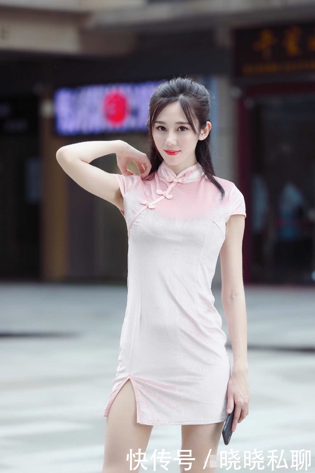  #邻家#“粉红色”的旗袍，让邻家小妹气质更加自信优雅