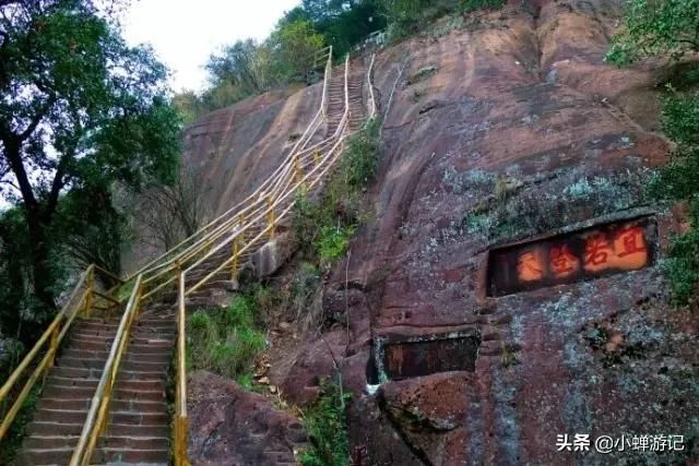 这个冬天一起登韶关丹霞山吧！感受广东最美的地质景观，威严壮阔