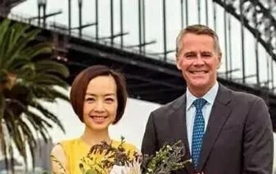「美国留学」鲁豫的传奇人生:离开央视,与美籍老公离婚,时隔9年与初恋结婚