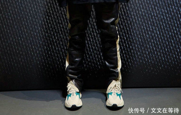  【湖蓝】湖蓝点缀！YEEZY BOOST 700鞋款全新纯白色系配色
