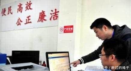 专家想不明白有钱人不愁吃穿，为何还要抢低保老农说出实话