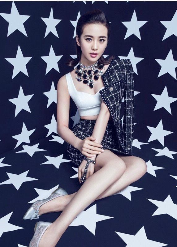 清纯甜美的小姐姐，走到哪里都十分的受人欢迎