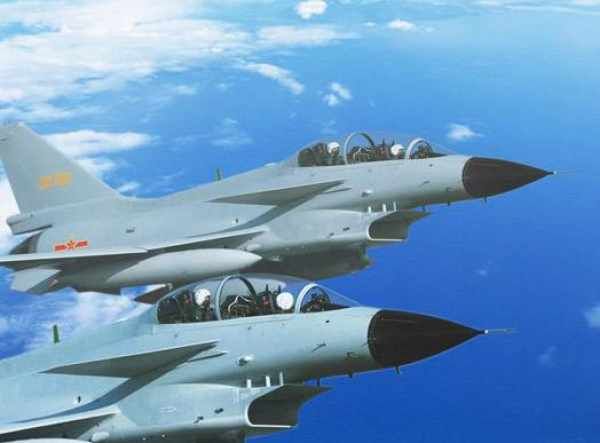 中国空军移植歼20技术 四代机也能打F22?