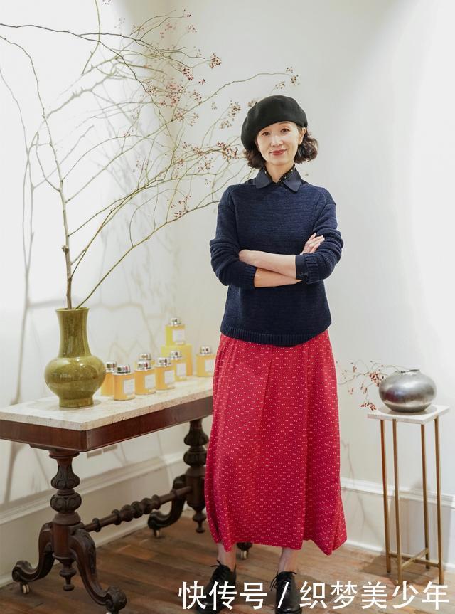  #女人#女人到了40岁，穿衬衫尽量少搭西装，瞧瞧三木妈妈这样穿美极了！
