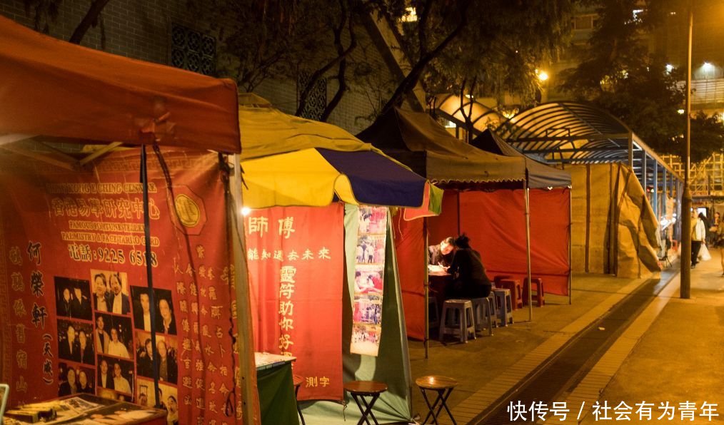  「夜晚」实拍香港的夜晚 年轻人满脸麻木, 七八十岁的老人仍在为