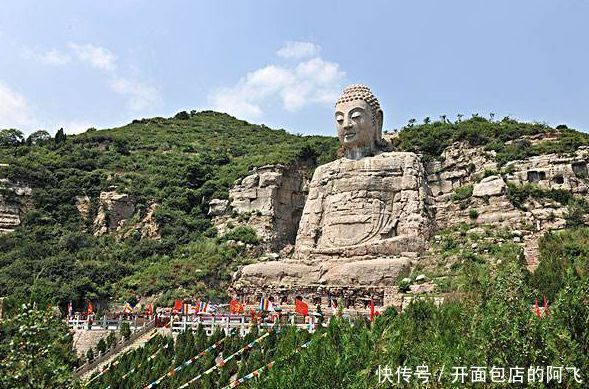 曾经媲美乐山大佛，据说当年佛头被日本人炮火摧毁，如今门可罗雀