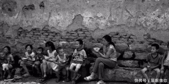  「农村」在义门,一组农村30年前吃饭的老照片!看完莫名感伤!