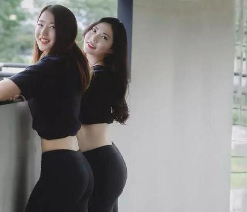 打底裤显腿长，给人唯美的感觉！