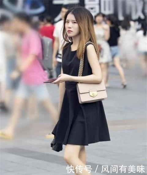  美女■热情时尚的街拍：飘逸潇洒的美女，穿出紧致身材！