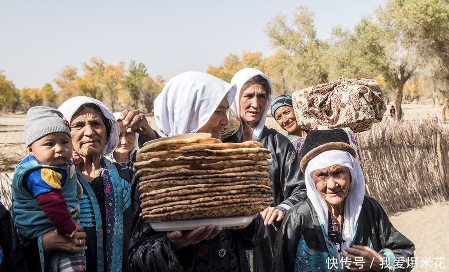  绿洲就■我国范围最大的村庄，面积相当于70个澳门，开车出村要