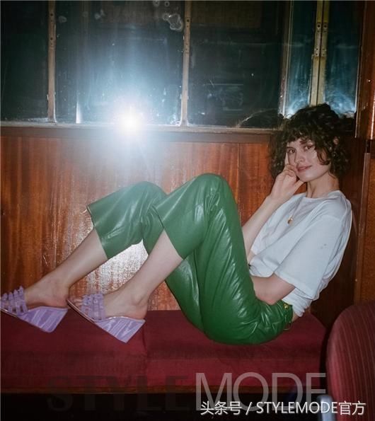 澳洲时尚博主Chloe Hill 示范复古与嬉皮风味穿搭