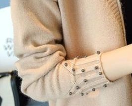 如今的女人个个精于打扮，早秋穿这薄开衫，显瘦美嫩超有气质